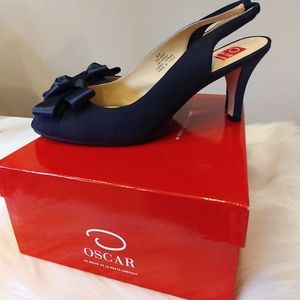 OSCAR BY OSCAR DE LA RENTA NAVY HEELS 8.5
